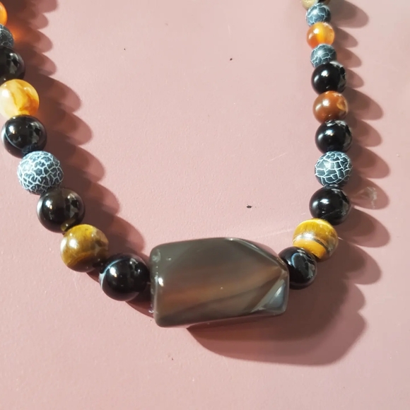 Handmade Multi Stone necklace with agate center piece - Picture 4 of 10